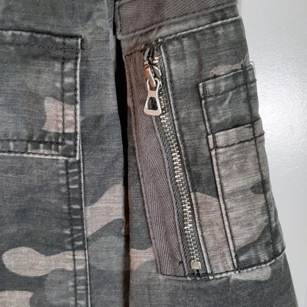 Gap Camo Raw Edge Ruffle Hem Utility Jacket Size XS - Picture 4 of 5